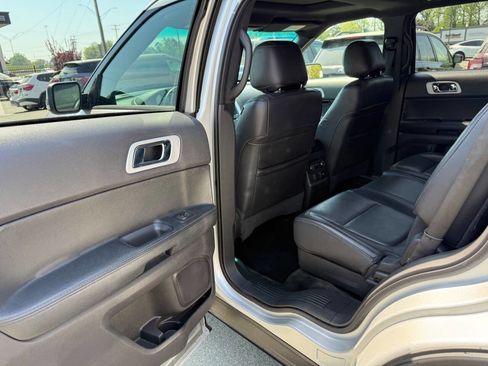 Used 2014 Ford Explorer Limited w/ Equipment Group 302A FWD image 9