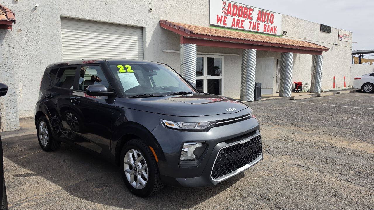 Used 2022 Kia Soul LX w/ Technology Package FWD image 2