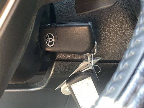 Used 2020 Toyota Corolla SE w/ Carpet Mat Package (TMS) FWD image 11