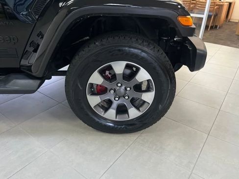 Used 2018 Jeep Wrangler Unlimited Sahara image 31