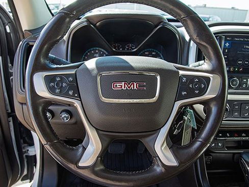 Used 2022 GMC Canyon Denali image 8