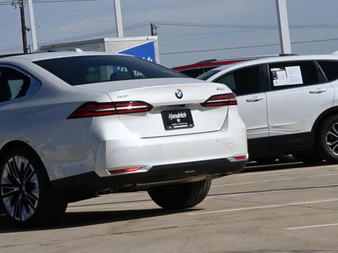 New 2026 BMW 530i xDrive w/ Premium Package image 5