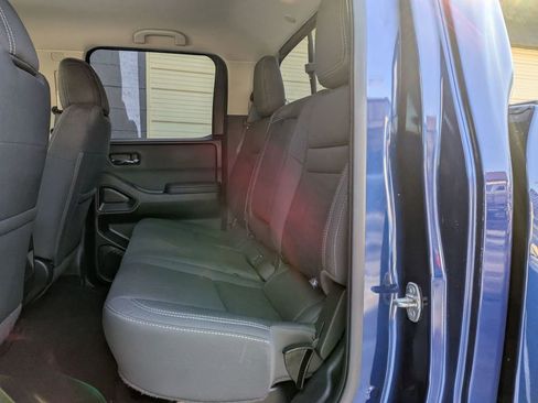 Used 2022 Nissan Frontier SV w/ Technology Package image 9