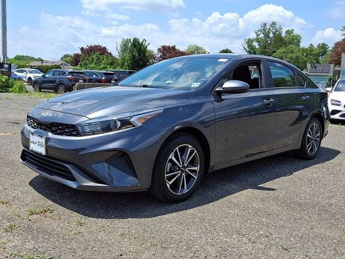 Certified 2022 Kia Forte LXS FWD image 3