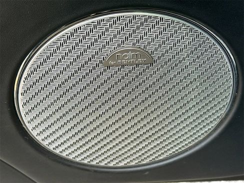 Used 2018 Bentley Bentayga image 20