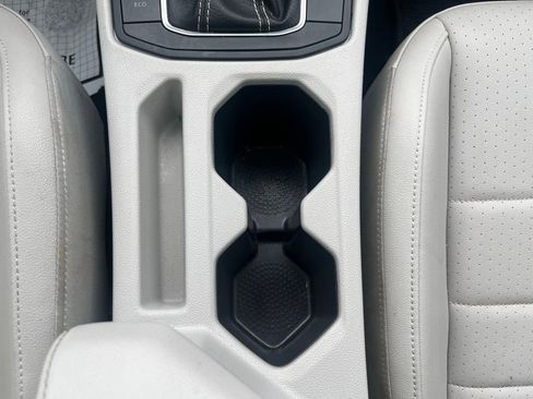 Used 2024 Volkswagen Jetta SE w/ Panoramic Sunroof Package FWD image 14