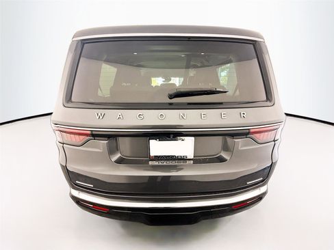 Used 2022 Jeep Wagoneer Series III w/ Flexible Seating Group image 27