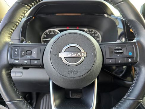 Used 2024 Nissan Pathfinder SV image 25
