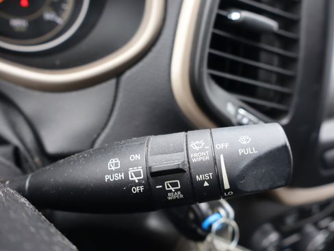 Used 2015 Jeep Cherokee Latitude w/ Cold Weather Group image 22