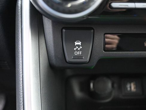 Used 2025 Toyota RAV4 XLE image 25