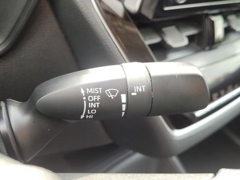 Used 2020 Toyota Corolla LE image 29