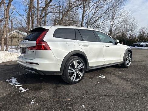 Certified 2025 Volvo V60 B5 Cross Country Plus image 9
