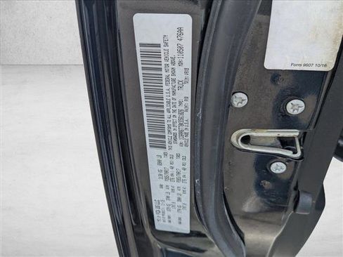 Used 2019 RAM 1500 Classic SLT image 24