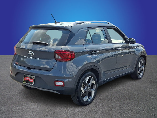 Used 2025 Hyundai Venue SEL FWD image 4