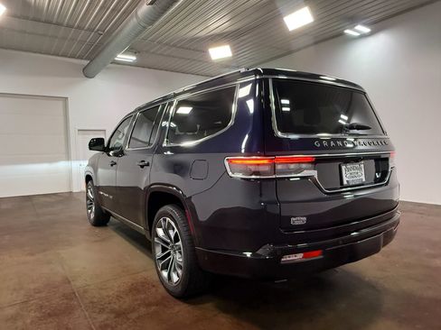 Used 2024 Jeep Grand Wagoneer Series III w/ Rear Seat Video Group 1 AWD/4WD image 35