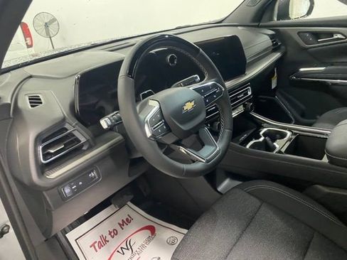 New 2025 Chevrolet Traverse LT w/ Enhanced Driving Package image 15