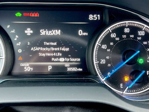 Used 2024 Toyota Venza LE image 12