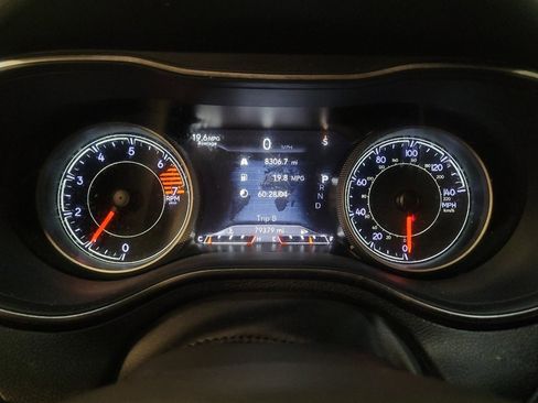 Used 2019 Jeep Cherokee Limited image 23