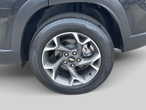 Used 2024 Chevrolet Trax LT w/ Driver Confidence Package FWD image 4