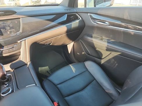 Used 2022 Cadillac XT6 Sport w/ Technology Package image 23