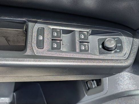 Used 2018 Volkswagen Atlas SE FWD image 16