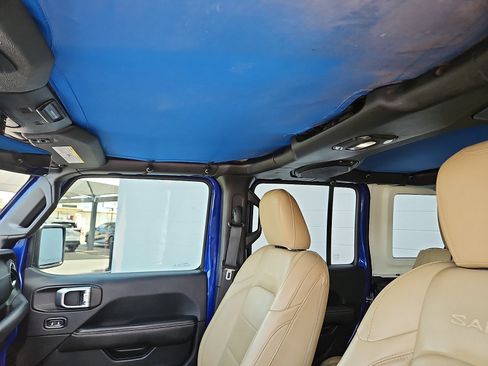 Used 2018 Jeep Wrangler Unlimited Sahara AWD/4WD image 10
