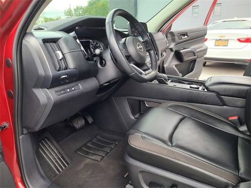 Used 2022 Nissan Pathfinder SL w/ SL Black Package image 14