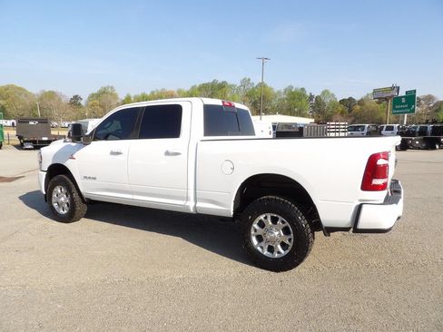 Used 2024 RAM 2500 Laramie AWD/4WD image 4