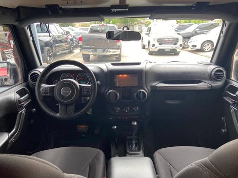 Used 2017 Jeep Wrangler Unlimited Sport w/ Connectivity Group AWD/4WD image 8