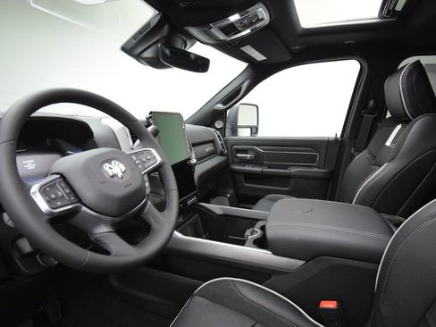 New 2026 RAM 2500 Laramie AWD/4WD image 37