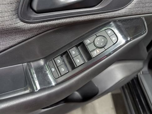 Used 2023 Nissan Rogue S AWD/4WD image 12