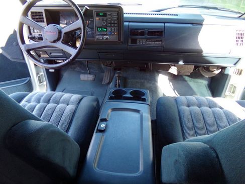 Used 1994 Chevrolet Suburban 4WD image 12