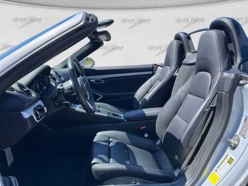 Used 2024 Porsche 718 Boxster RWD image 11