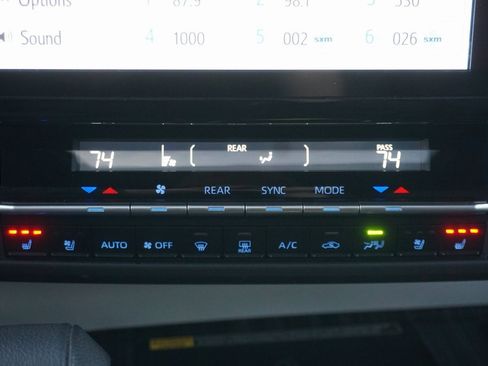 Used 2024 Toyota Sienna Platinum image 16