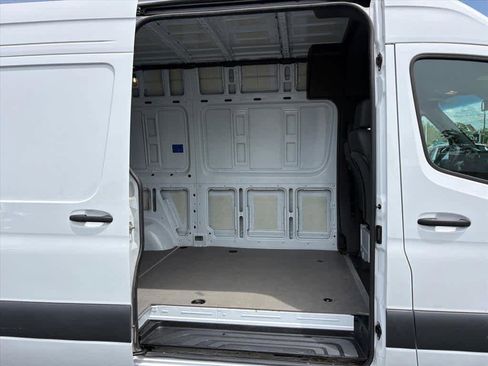 Used 2025 Mercedes-Benz Sprinter 2500 image 24