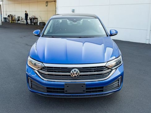 Used 2023 Volkswagen Jetta SEL FWD image 4