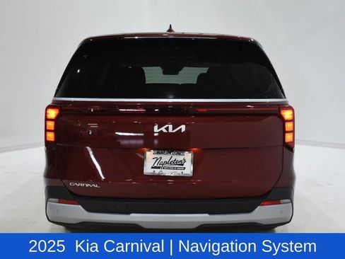 Used 2025 Kia Carnival FWD image 5