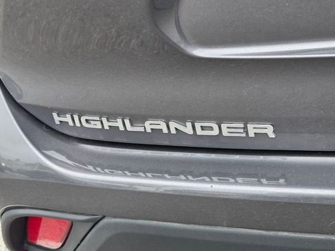 Used 2025 Toyota Highlander XLE AWD/4WD image 7