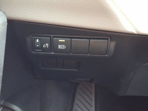Used 2025 Toyota Corolla Cross L FWD image 23