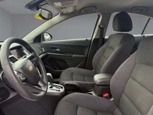 Used 2015 Chevrolet Cruze LT w/ Technology Package image 11