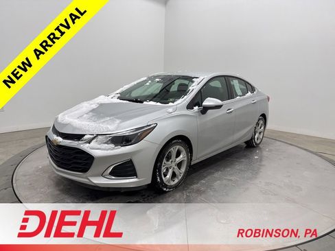 Used 2019 Chevrolet Cruze Premier w/ Driver Confidence II Package image 3