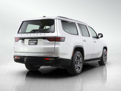 Used 2024 Jeep Wagoneer Series II w/ Flexible Seating Group image 5