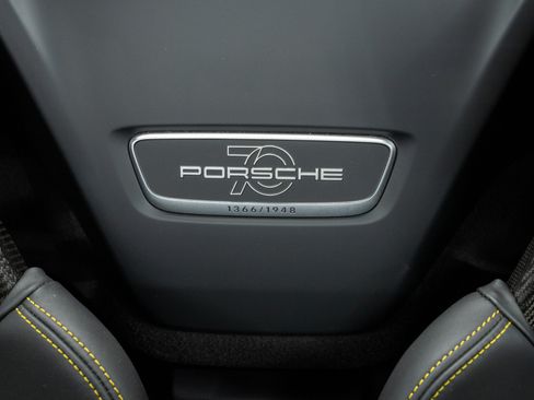 Used 2019 Porsche 911 Speedster RWD image 15