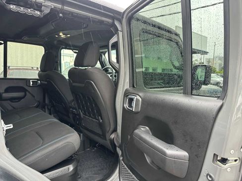 Used 2022 Jeep Wrangler Unlimited Rubicon 4xe AWD/4WD image 13