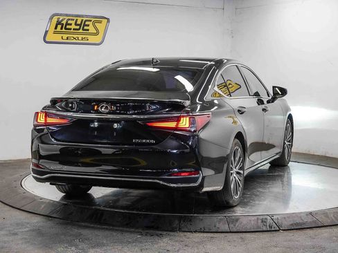 Used 2023 Lexus ES 300h w/ Premium Package FWD image 4