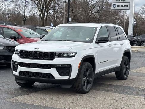 New 2026 Jeep Grand Cherokee Limited w/ Limited Altitude Package AWD/4WD image 30