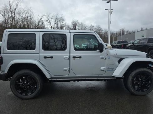 Used 2024 Jeep Wrangler Unlimited Sahara w/ Technology Group image 5