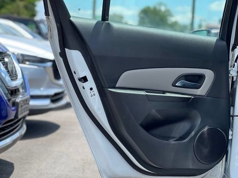 Used 2015 Chevrolet Cruze LS FWD image 13