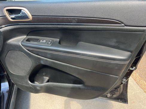 Used 2014 Jeep Grand Cherokee Limited image 30