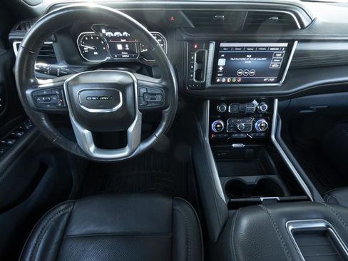 Used 2021 GMC Yukon Denali w/ Denali Premium Package image 16
